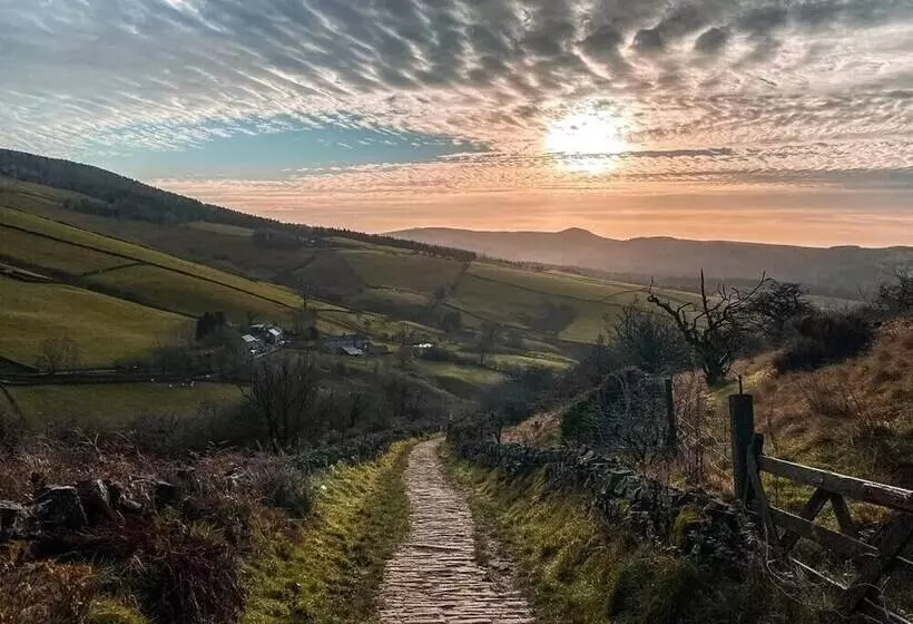 Beautiful Town Centre Apartment By River And Station
