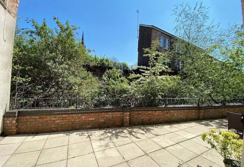 Beautiful Town Centre Apartment By River And Station