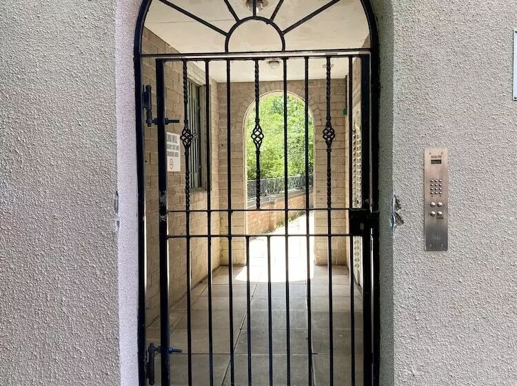 Beautiful Town Centre Apartment By River And Station