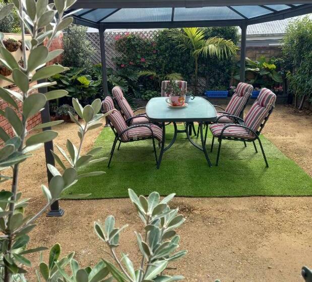 Central To Cbd Cosheirm Apartments On Merri