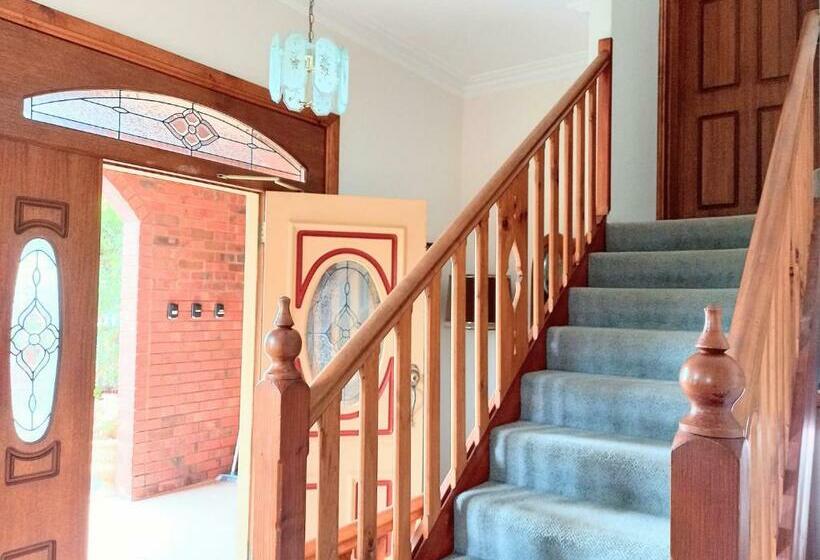 Central To Cbd Cosheirm Apartments On Merri