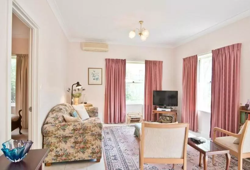 Encounter Hideaway Cottages