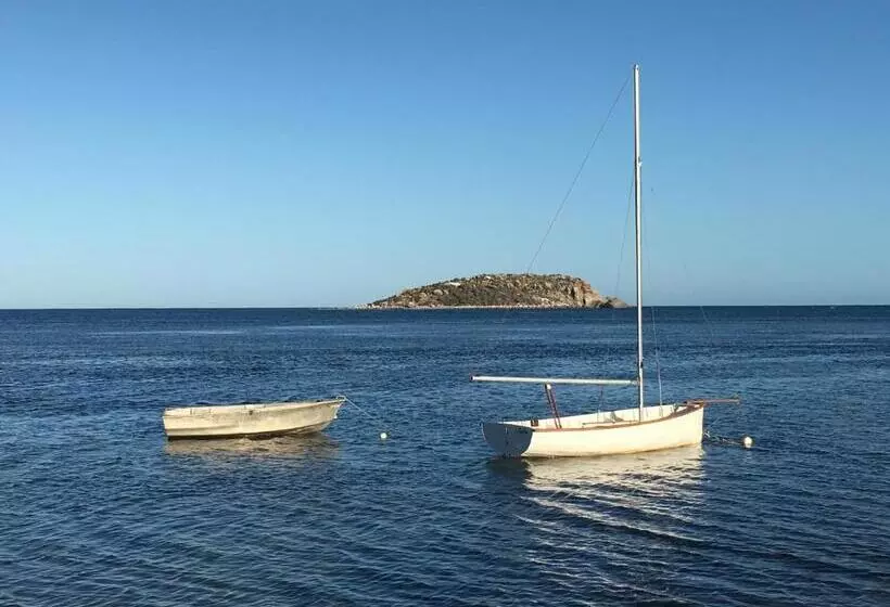 Encounter Hideaway Cottages