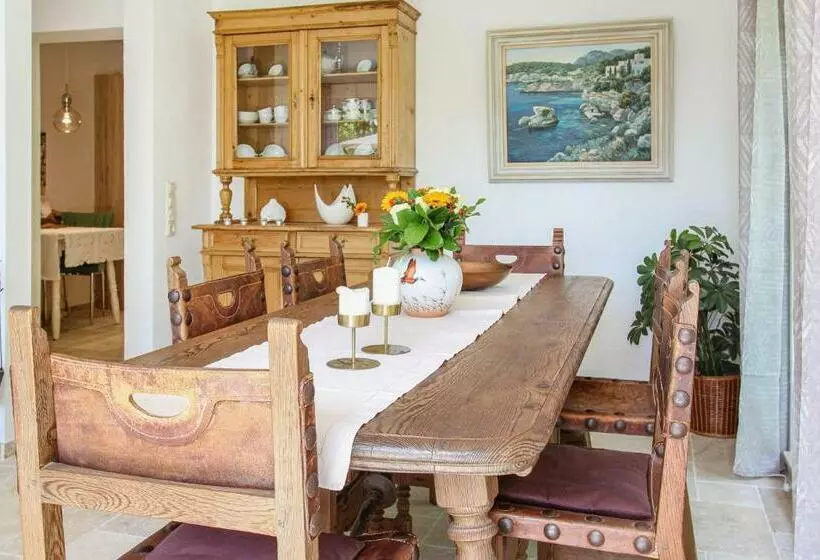 Awesome Home In Nideggen With Wifi
