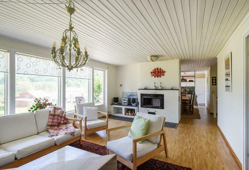 Awesome Home In Hjälteby With Wifi