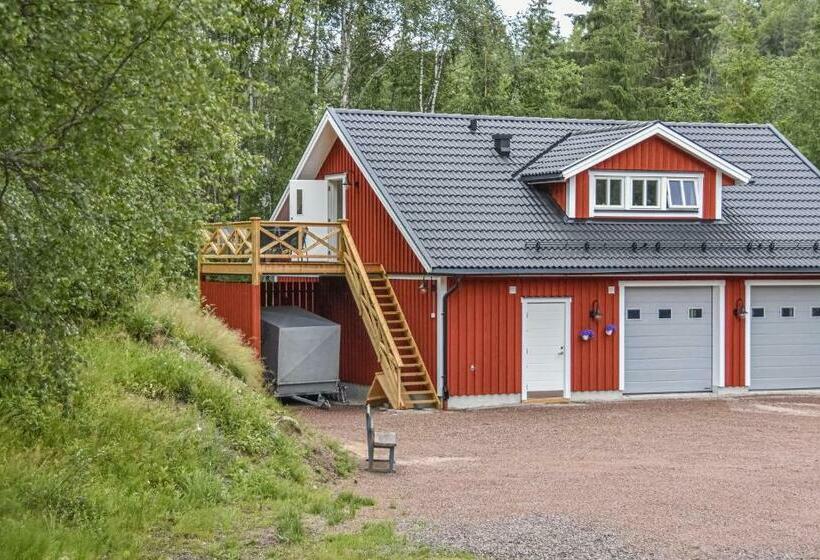 2 Bedroom Cozy Apartment In årjäng