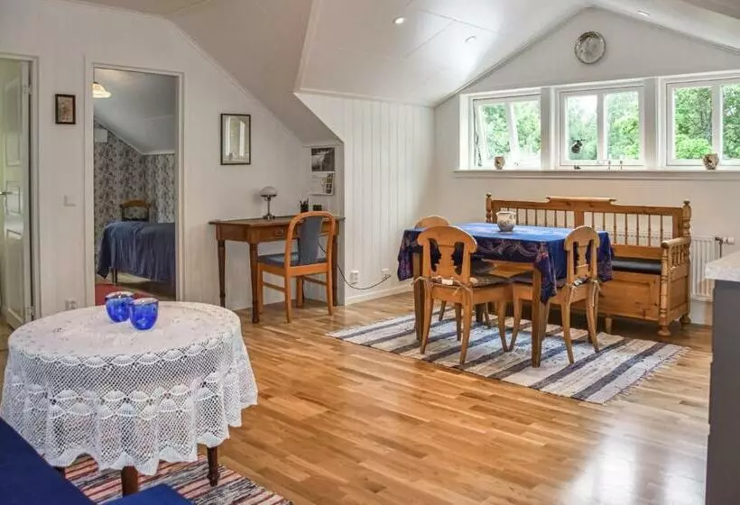 2 Bedroom Cozy Apartment In årjäng