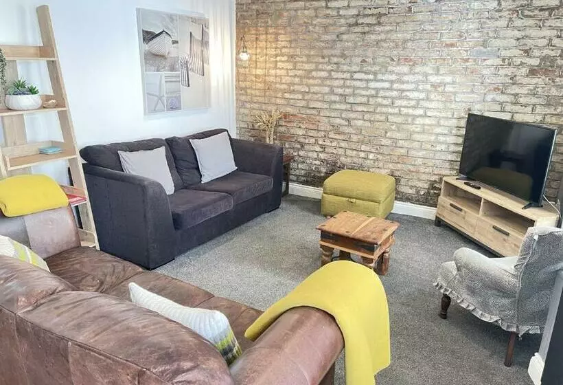 Treholme, Great Space For A Family Beach Holiday!