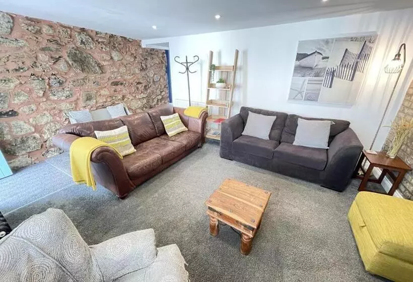 Treholme, Great Space For A Family Beach Holiday!