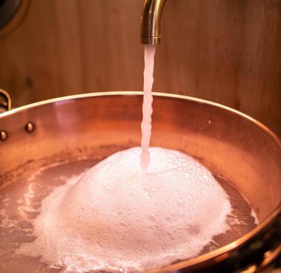 Large Country Cottage, Sleeps 8   Spa Facilities, Garden Bar, Catering Services, Free Parking, Natur