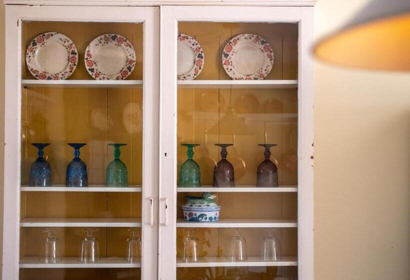 Large Country Cottage, Sleeps 8   Spa Facilities, Garden Bar, Catering Services, Free Parking, Natur