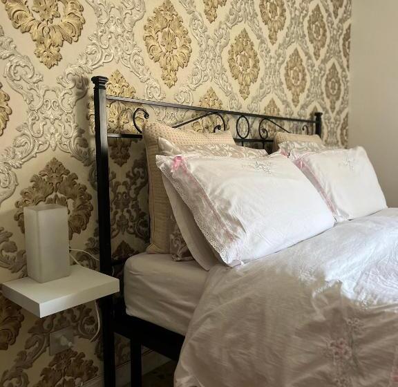 In Viaggio Come A Casa Vicino Alla Stazione, Ltscalo!