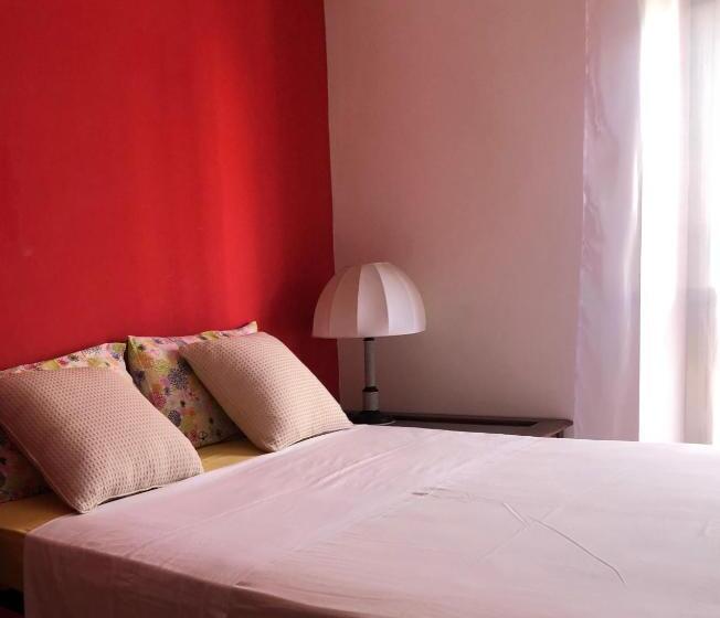 In Viaggio Come A Casa Vicino Alla Stazione, Ltscalo!