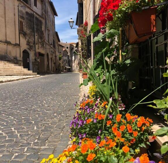 In Viaggio Come A Casa Vicino Alla Stazione, Ltscalo!