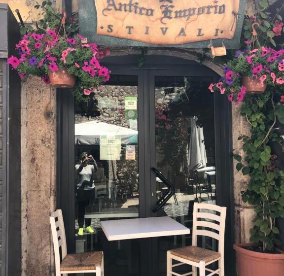 In Viaggio Come A Casa Vicino Alla Stazione, Ltscalo!