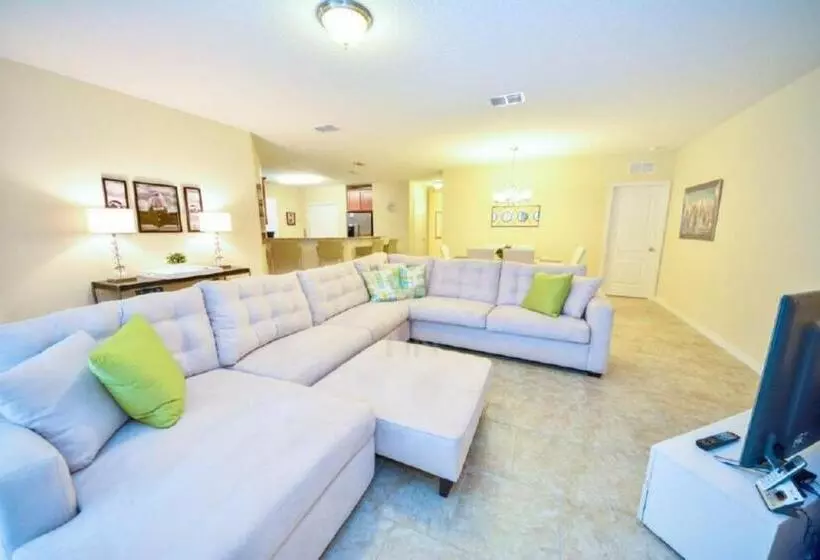 Make Memories With Your Family And Friends In This Beautiful Home 1014