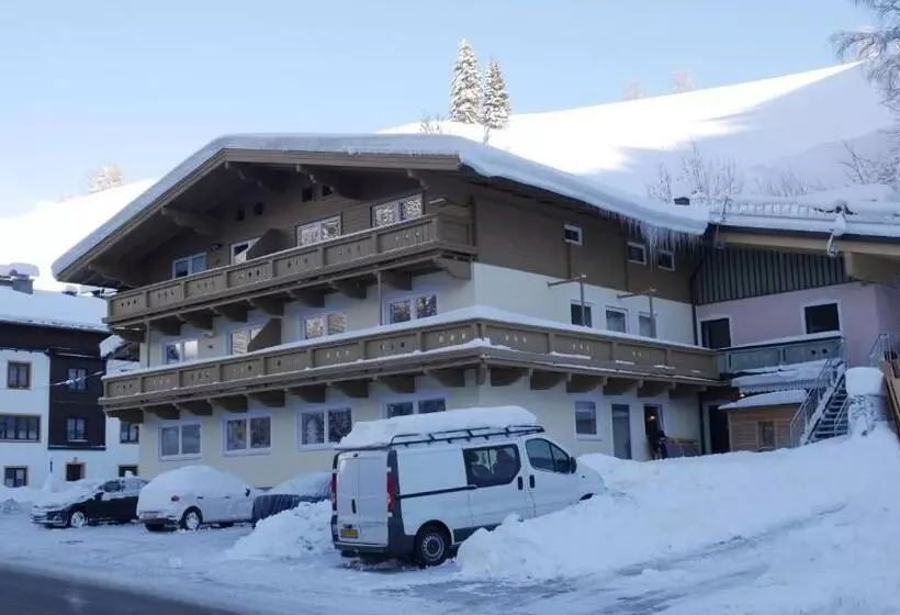 Haus Dienten
