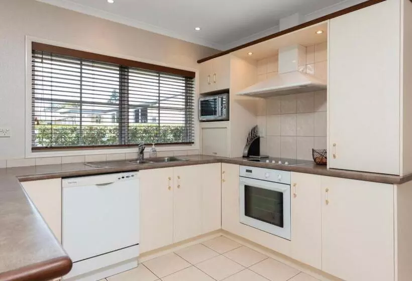 Tauranga City Cbd 5th Ave Elegant Entire Home