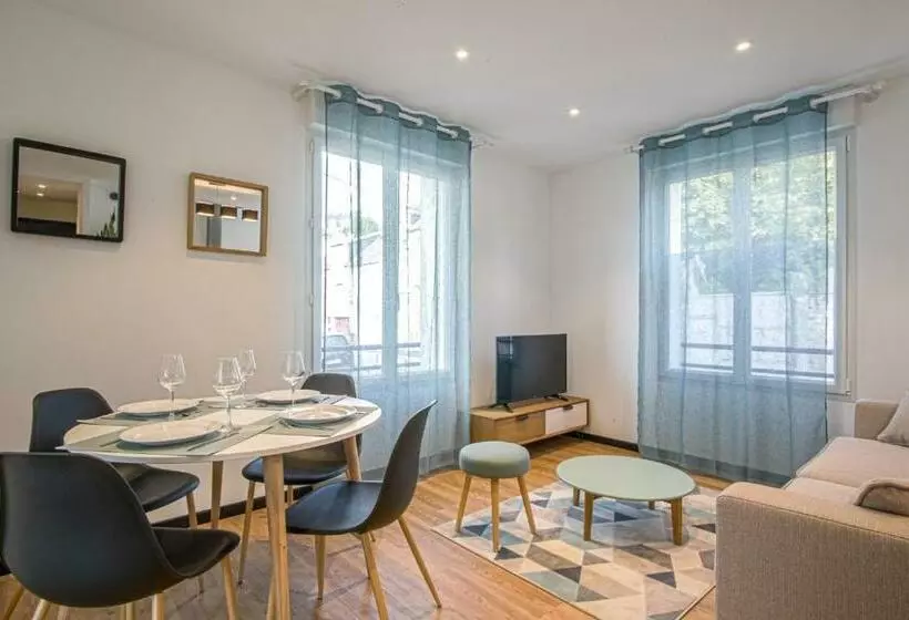 Douces Nuits Caennaises   Parking Privé Inclus, Centre Ville