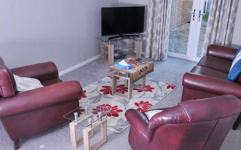 5 Beds, 3 Dbl Bed 2 Sngl Bed Sofabed 2 Shwr 2wc Offroad Van Park Washer Dryer Business Wifi