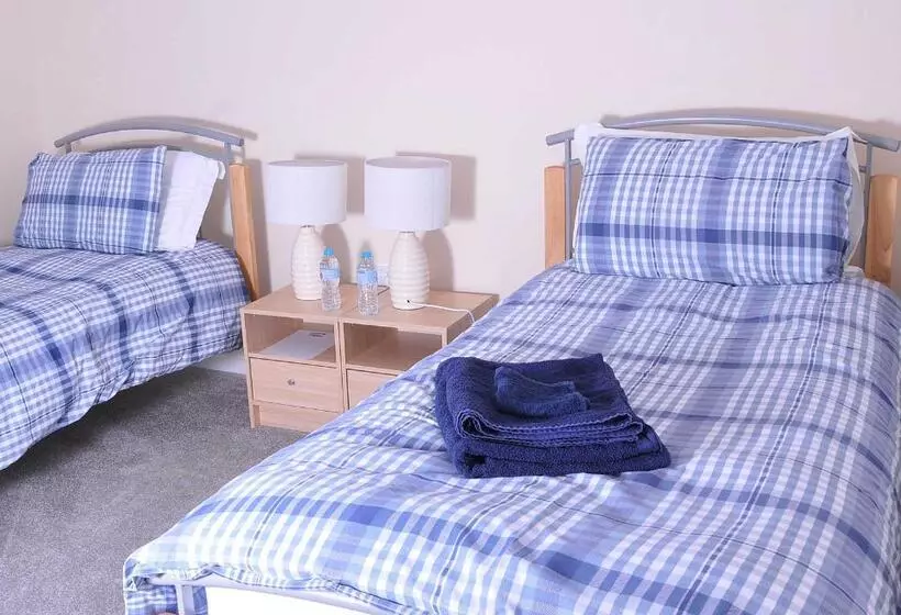 5 Beds, 3 Dbl Bed 2 Sngl Bed Sofabed 2 Shwr 2wc Offroad Van Park Washer Dryer Business Wifi