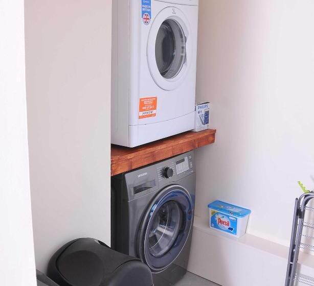 5 Beds, 3 Dbl Bed 2 Sngl Bed Sofabed 2 Shwr 2wc Offroad Van Park Washer Dryer Business Wifi