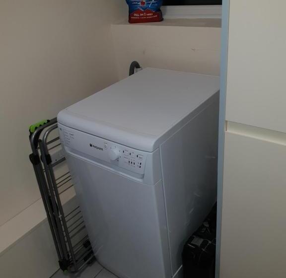 5 Beds, 3 Dbl Bed 2 Sngl Bed Sofabed 2 Shwr 2wc Offroad Van Park Washer Dryer Business Wifi