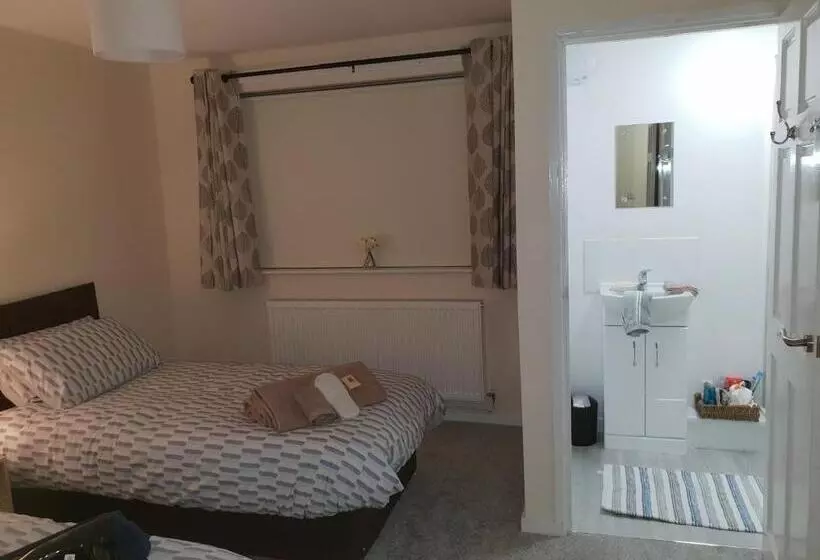 5 Beds, 3 Dbl Bed 2 Sngl Bed Sofabed 2 Shwr 2wc Offroad Van Park Washer Dryer Business Wifi