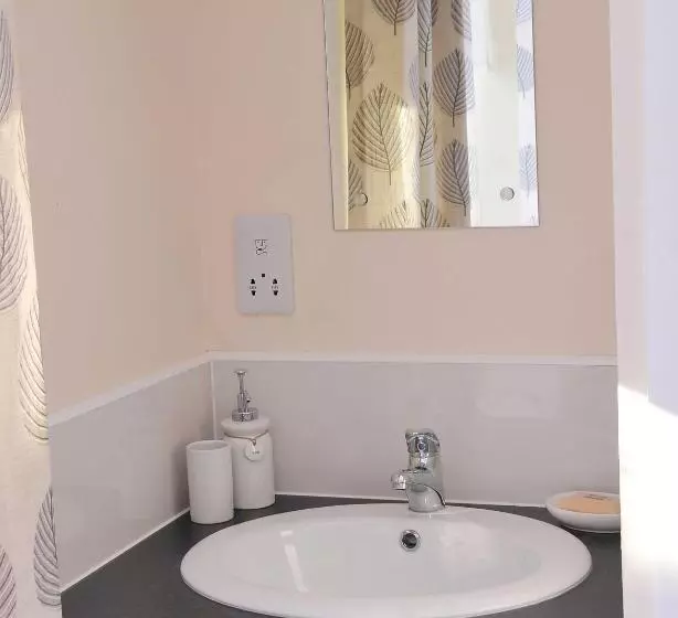 5 Beds, 3 Dbl Bed 2 Sngl Bed Sofabed 2 Shwr 2wc Offroad Van Park Washer Dryer Business Wifi