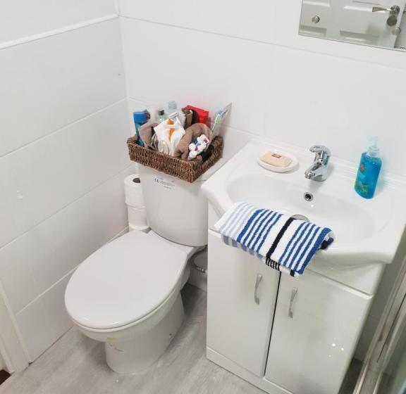 5 Beds, 3 Dbl Bed 2 Sngl Bed Sofabed 2 Shwr 2wc Offroad Van Park Washer Dryer Business Wifi