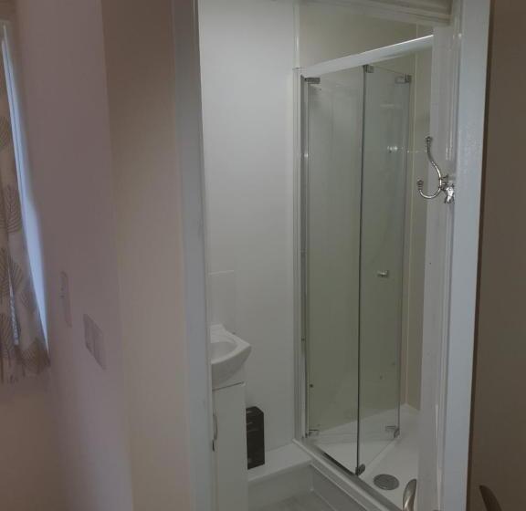 5 Beds, 3 Dbl Bed 2 Sngl Bed Sofabed 2 Shwr 2wc Offroad Van Park Washer Dryer Business Wifi