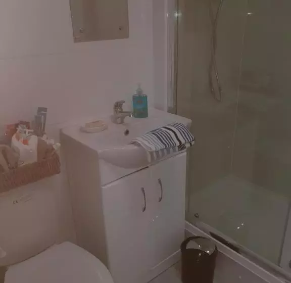5 Beds, 3 Dbl Bed 2 Sngl Bed Sofabed 2 Shwr 2wc Offroad Van Park Washer Dryer Business Wifi