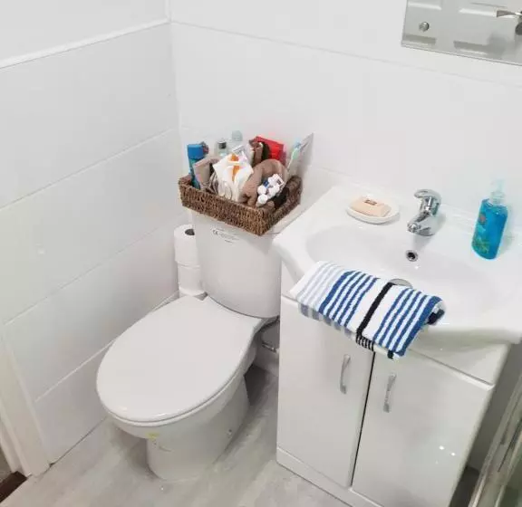 5 Beds, 3 Dbl Bed 2 Sngl Bed Sofabed 2 Shwr 2wc Offroad Van Park Washer Dryer Business Wifi