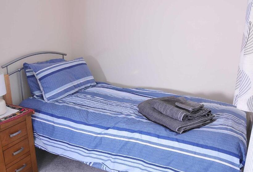 5 Beds, 3 Dbl Bed 2 Sngl Bed Sofabed 2 Shwr 2wc Offroad Van Park Washer Dryer Business Wifi