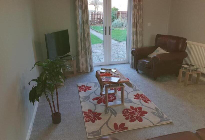 5 Beds, 3 Dbl Bed 2 Sngl Bed Sofabed 2 Shwr 2wc Offroad Van Park Washer Dryer Business Wifi