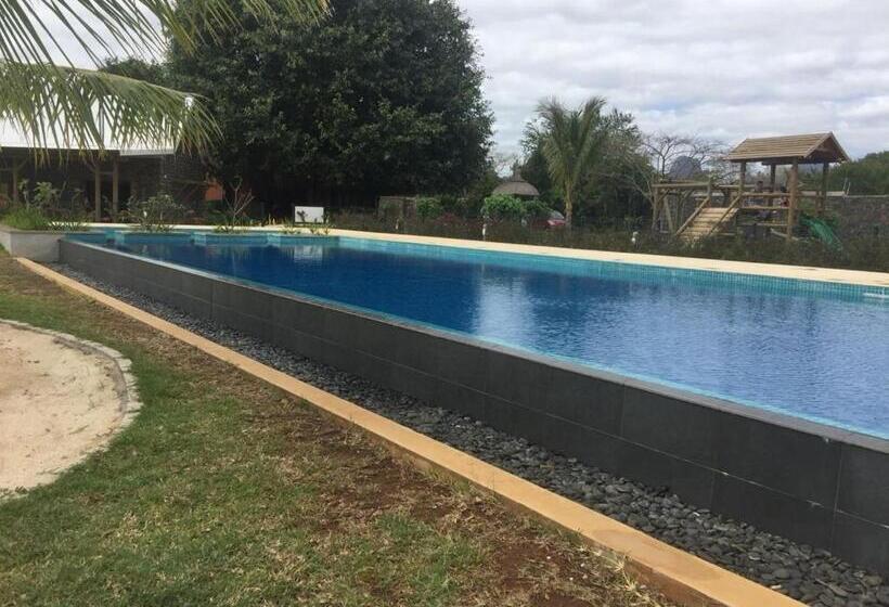 Port Chambly Mango Tree House