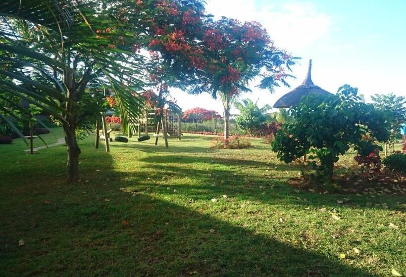 Port Chambly Mango Tree House