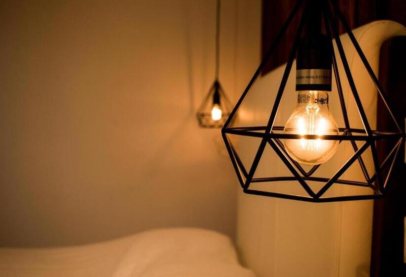 Port Chambly Mango Tree House