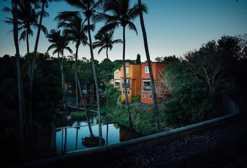 Port Chambly Mango Tree House