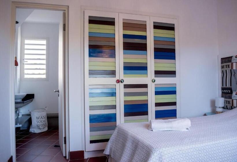 Port Chambly Mango Tree House