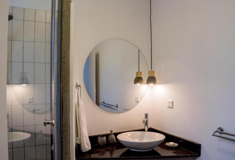 Port Chambly Mango Tree House