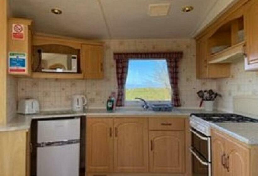 Adult Only En Suite Glamping Hut With A Private Hot Tub, Fenced Garden, Firepit, Bbq And Dog Friendl