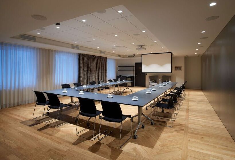 Iceland Parliament Hotel, Curio Collection By Hilton