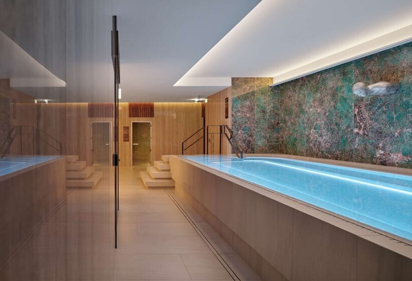 Iceland Parliament Hotel, Curio Collection By Hilton