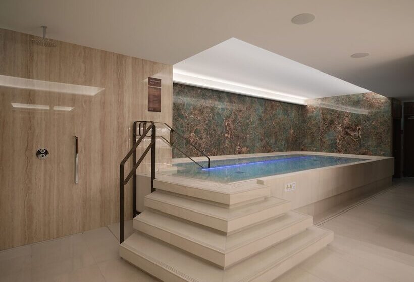 Iceland Parliament Hotel, Curio Collection By Hilton