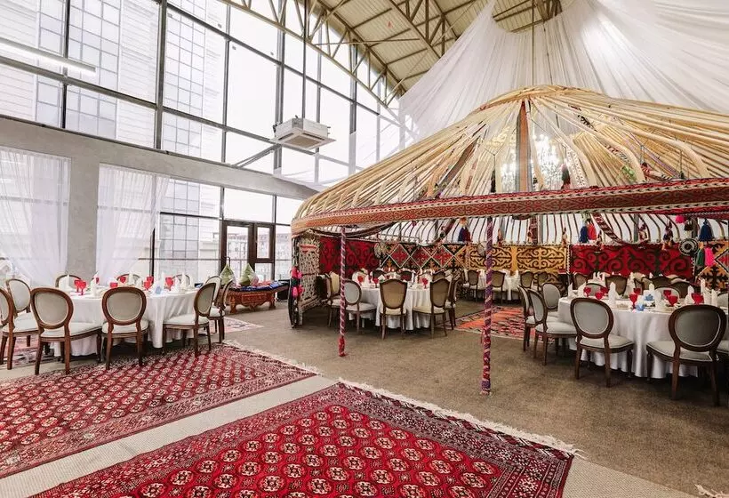 هتل Somerset City Centre Atyrau