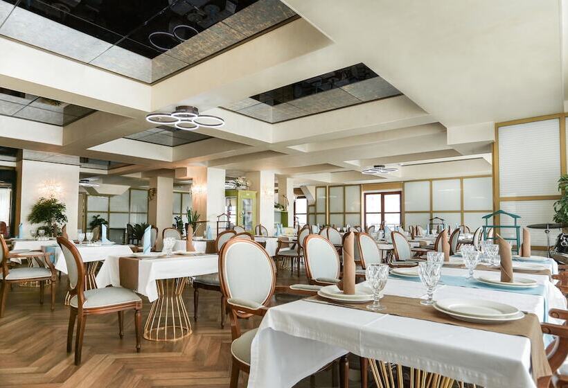 هتل Somerset City Centre Atyrau