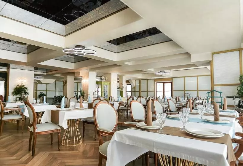 هتل Somerset City Centre Atyrau