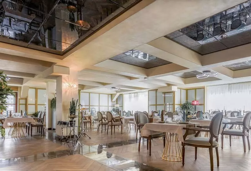 هتل Somerset City Centre Atyrau