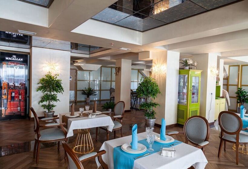 هتل Somerset City Centre Atyrau